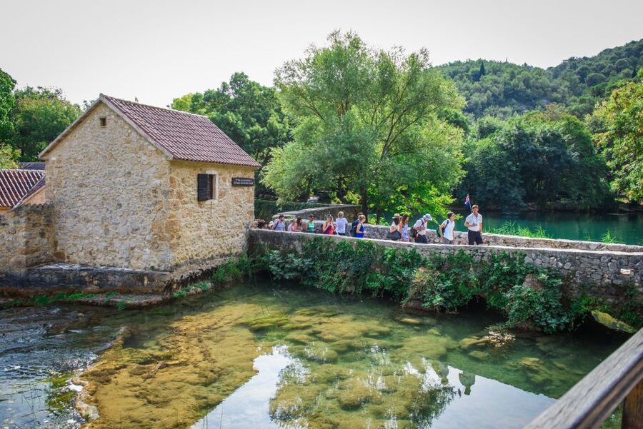 Split/Trogir: Krka National Park Day Trip with Wine Tasting - Skradinski Buk walkways: how to make your 2 hours count