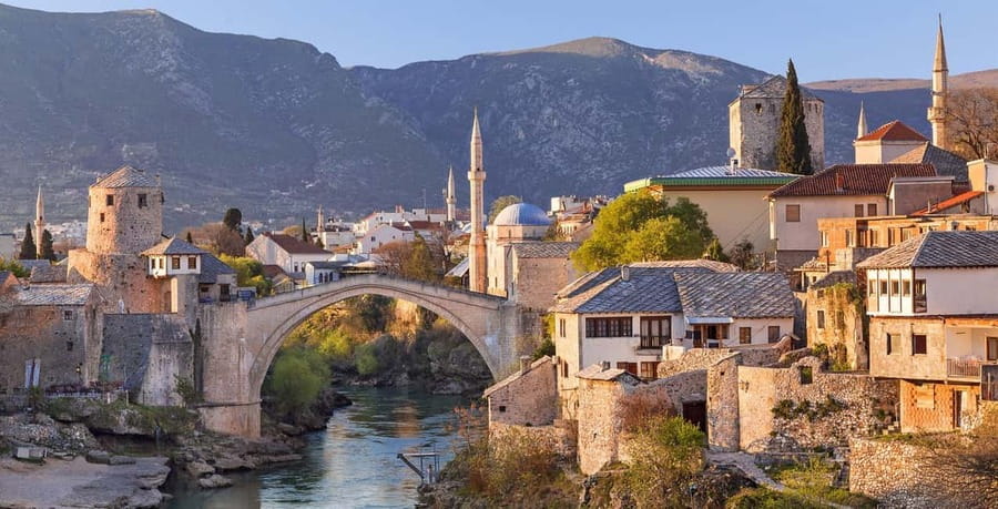 Split/Trogir: Mostar and Medjugorje Tour with Wine Tasting - The Mostar Free Time Window: Shopping, Snacks, and Craft-Style Stops