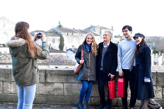 St-Emilion & Médoc Wine Day Tour: Chateaus, Tastings and Lunch - Wine shop time and souvenir browsing in Saint-Émilion