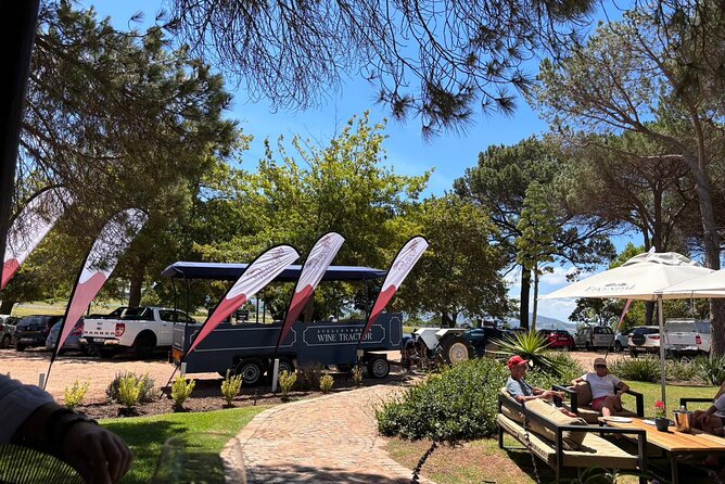 Stellenbosch Wine Tractor hop-on-hop off wine tasting tour - Starting at Eikendal vineyards: your first stop is the welcome taster