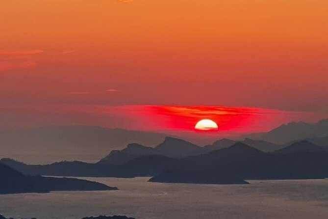 Sunset and Wine / Dubrovnik Sunset Tour and Premium Wine Tasting - Premium Wine Tasting: How the Wine Fits the Sunset Plan