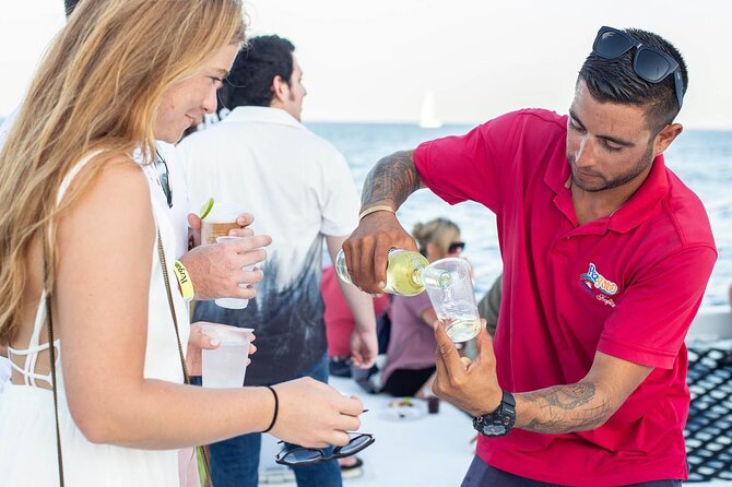 Sunset Cruise in Los Cabos with Jazz and Wine - Unlimited bar and jazz soundtrack: what to expect on board