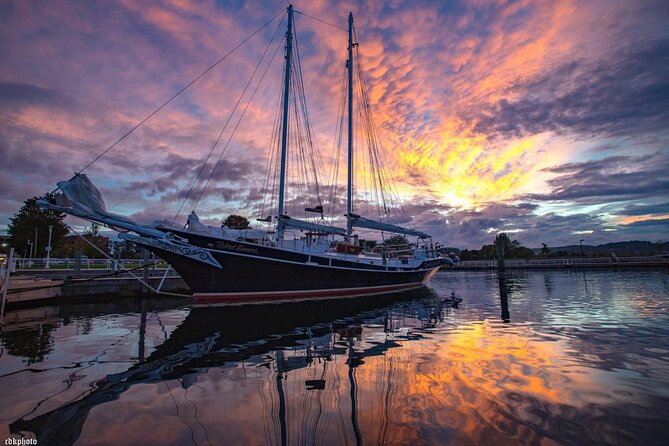 Sunset Sail from Traverse City with Food, Wine & Cocktails - What You Actually Eat: Picnic Dinner, Local Fare, and Vegetarian Options