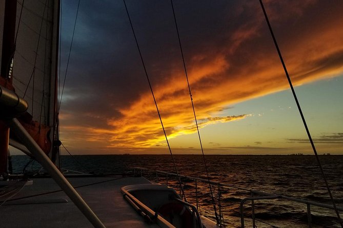 Sunset Sail in Miami: Complimentary Champagne Toast - What the 2 hours actually feel like