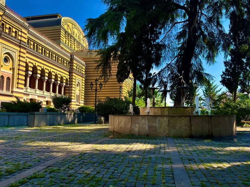 Tbilisi: Old & New City Guided Tour with 15 Tastings & Wine - Guide style and small-group feel: why it doesn’t feel like a factory tour
