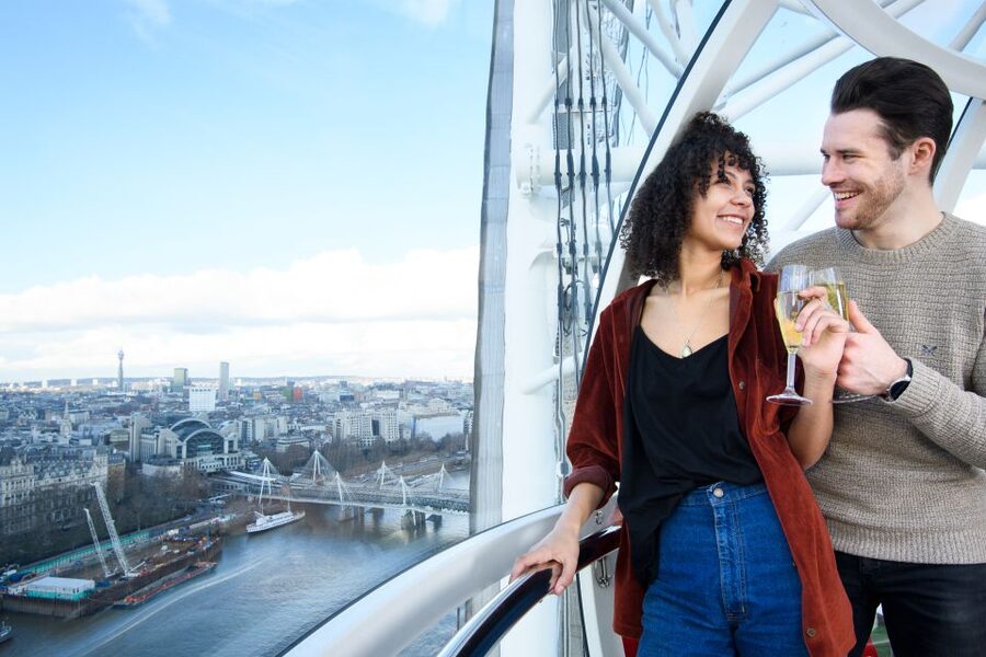The London Eye Champagne Experience - VIP start at County Hall: where the champagne experience begins