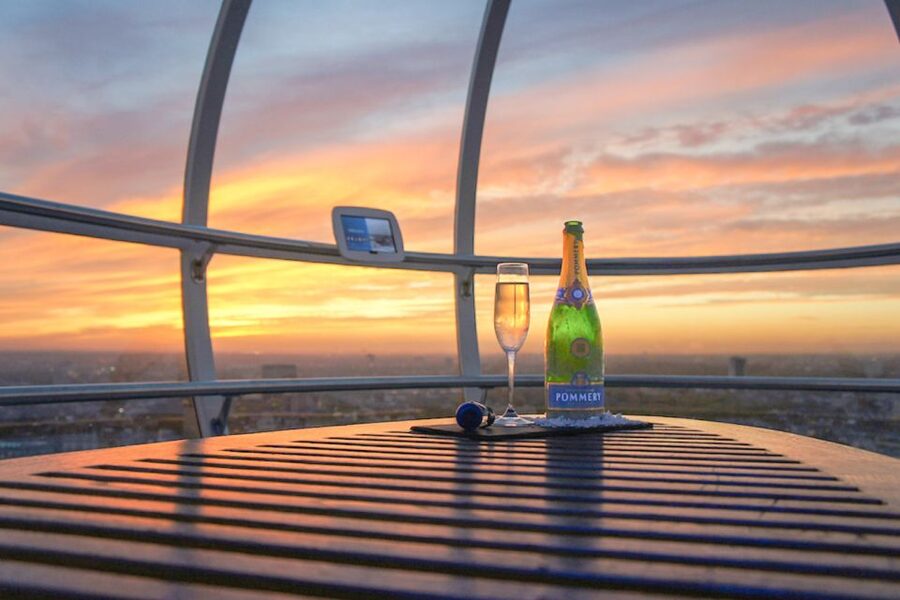 The London Eye Champagne Experience - The landmarks you’ll spot: Buckingham, Westminster, Big Ben, and more