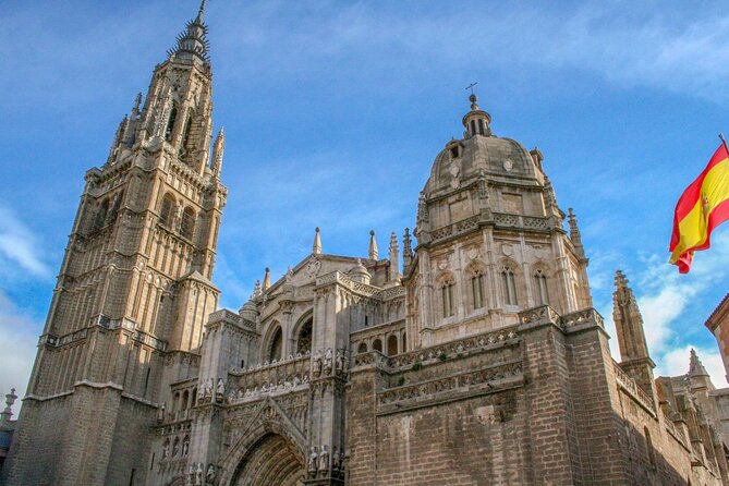 Toledo Full Day with Winery Visit, Tapas and Wine Tasting - Guides, radio system, and bilingual narration: hearing the story without straining