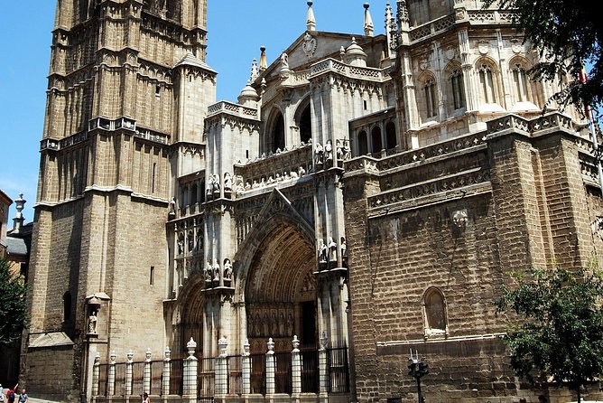 Toledo Tour with Tapas, Wine Tasting and Optional 3 Monuments - Wine tasting at Enodifusión: a real break, not just a sip