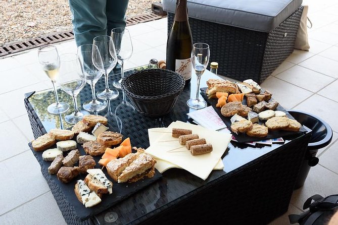 Tour of a Vineyard, Winery & Cellar with Wine Tasting in Vouvray, Loire Valley - Wine tasting of 6 Loire wines with local food pairings