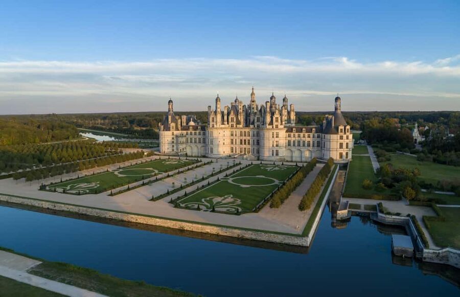 Tours/Amboise: Chambord, Chenonceau Day Trip & Wine Tasting - Why Chenonceau and Chambord in One Day Makes Sense