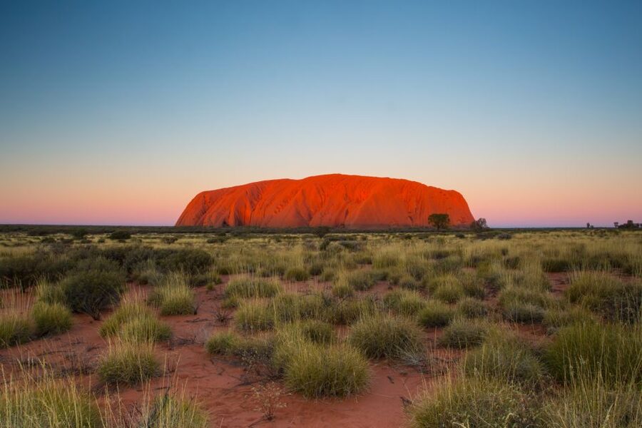 Uluru 1.5-Hour Sunset Tour with Sparkling Wine & Cheeseboard - Uluru’s Color Shift: How to Get Photos You’ll Actually Keep