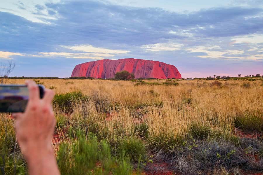 Uluru: Sacred Sites & Sunset Tour with Wine & Cheeseboard - Uluru-Kata Tjuta Cultural Centre: art and context before sunset