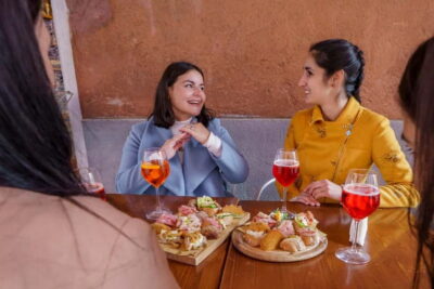 Venice: Cicchetti, Spritz, and Wine Tour in Ghetto Ebraico - Gam Gam meeting point: starting at the bar where Venice nights feel real