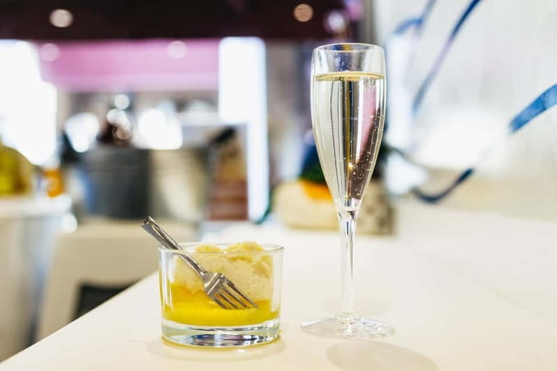 Venice: Eat Like a Local Food Tour with Wine & Spritz - Rialto Market Area Tastings: Seafood Plates and Market-Driven Flavors