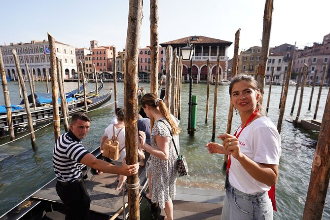 Venice Like a Local: Food, Wine & Spritz Tour with Traghetto Ride - Timing, walking distance, and how to show up