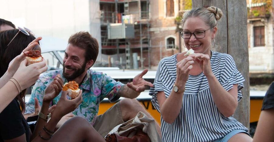 Venice: Local Secrets of Venice Tapas & Wine Walking Tour - Start at Enoteca Al Volto: your first bacaro moment
