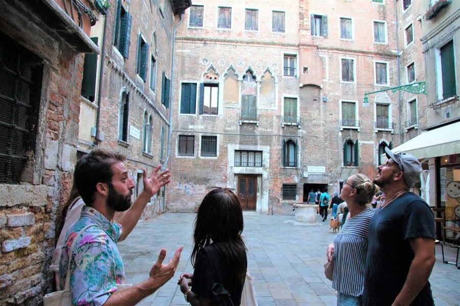 Venice: Local Secrets of Venice Tapas & Wine Walking Tour - Wine pairing that feels intentional (not random)