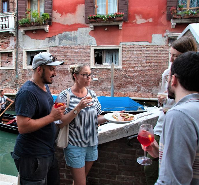 Venice: Local Secrets of Venice Tapas & Wine Walking Tour - What you learn, beyond what you eat