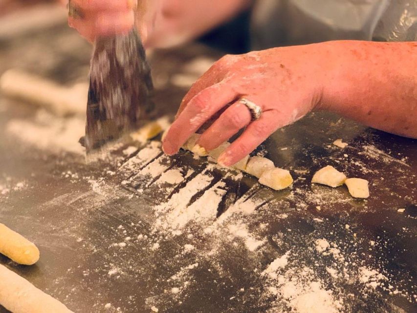 Venice: Pasta and Tiramisu Cooking Class with Wine - A Typical 3-Hour Flow: From Rolling Dough to Sitting Down with Wine