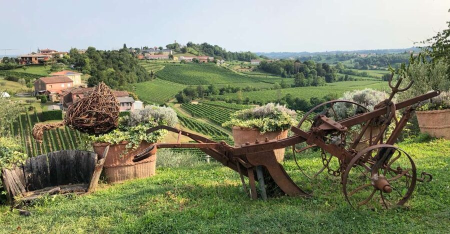 Venice: Prosecco Hills Wineries Tour with Tastings and Lunch - Winery Stop One: Prosecco Secrets and Four Tastings