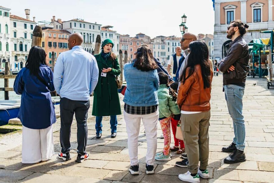 Venice: Rialto Market Food and Wine Lunchtime Tour - Should you book this Venice Rialto food and wine lunchtime tour?