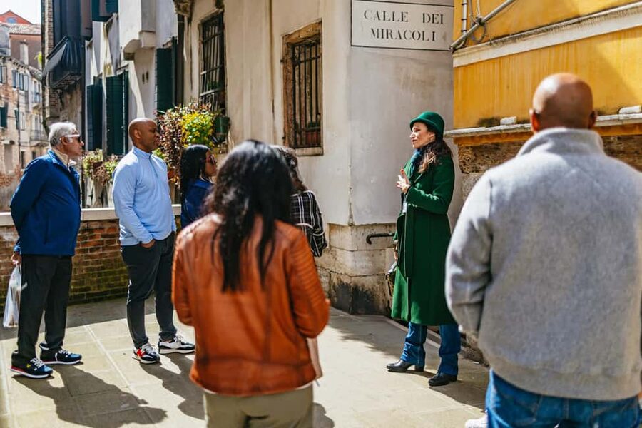 Venice: Rialto Market Food and Wine Lunchtime Tour - Cicchetti in an 18th-century osteria: how Venetian snack culture works