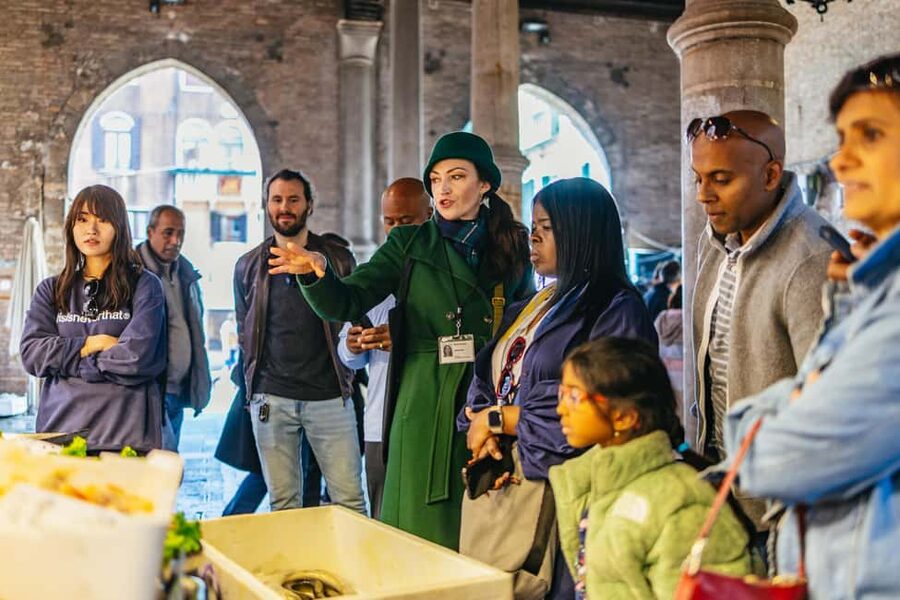 Venice: Rialto Market Food and Wine Lunchtime Tour - Meeting producers and innkeepers: why the stories matter