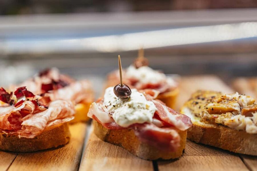 Venice: Rialto Market Food and Wine Lunchtime Tour - Marco Polo and Casanova stops: history you’ll actually remember