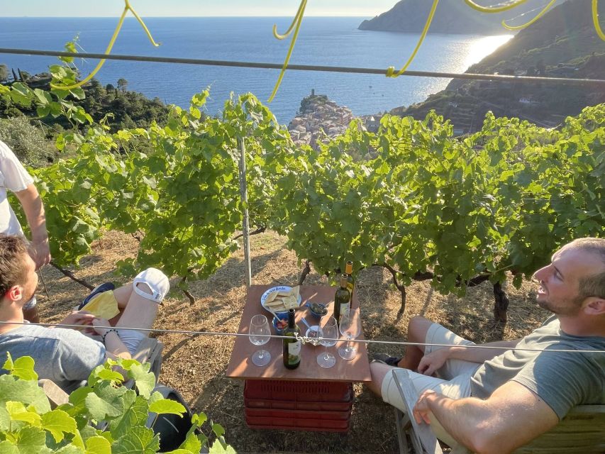 Vernazza: Panoramic Vineyard Trekking Tour w/ Wine Tasting - The 3-wine tasting (plus the snack pairing)