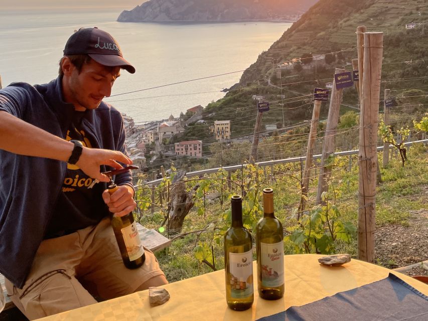 Vernazza: Panoramic Vineyard Trekking Tour w/ Wine Tasting - Where you meet in Vernazza (and what to wear)