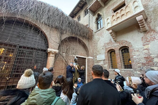 Verona: City Walking Tour with Cable Car Ride & Wine Aperitif - Piazza dei Signori to St. Peter Hill Cable Car: The View Part