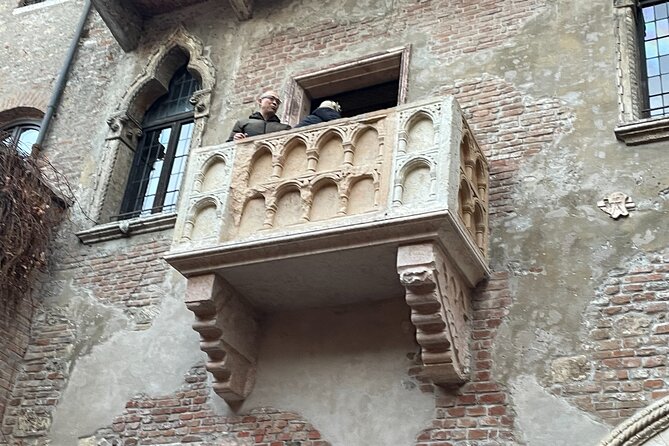 Verona: City Walking Tour with Cable Car Ride & Wine Aperitif - Wine Aperitif in Piazza Bra: The Real Tasting Payoff