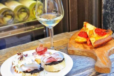 Verona Full Meal & Wine Tasting Walking Tour by Do Eat Better - Aperitivo at Ponte della Vittoria: crostini and local wine