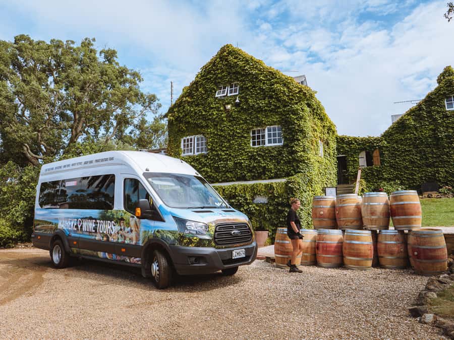Waiheke Island: Scenic Island Wine Tour & Local Wine Tasting - Thomas Batch Vineyard: The Lunch Stop with the Big View