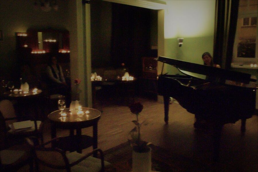 Warsaw Concert: Chopin – Painted by Candlelights with Wine - How the hour likely flows and where you should sit