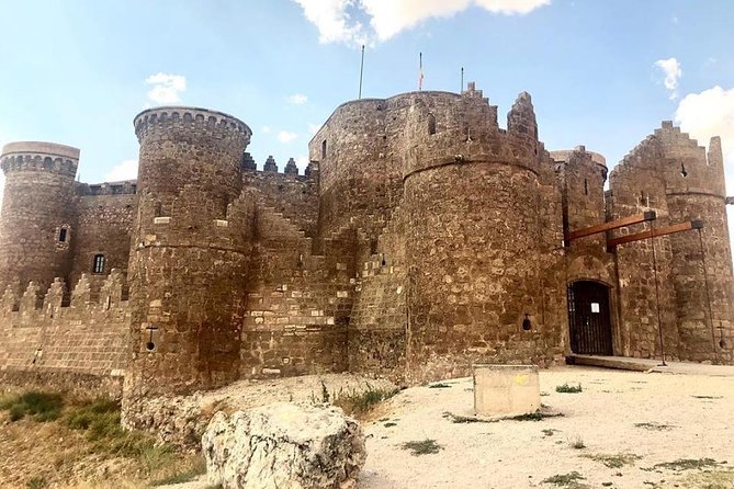 Windmills of Don Quixote Wine Tour & Tasting from Madrid - Windmills and the Castle Factor: The Best Photos Come with Wind