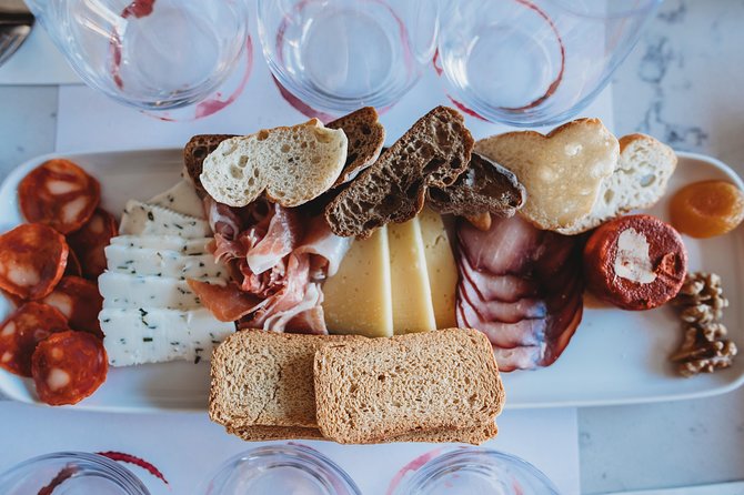 Wine and Cheese Tasting Lunch in Portuguese Wine Bar - The six Portuguese wine regions: what you’re really learning