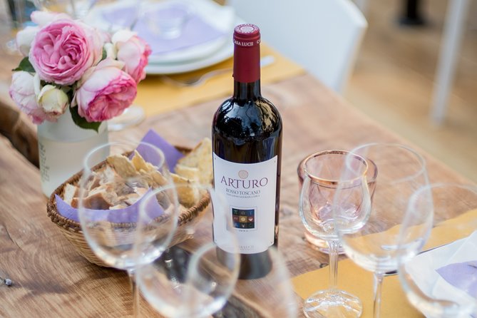 Wine and food tasting in an organic family winery - Casa Lucii: a small organic farm just outside San Gimignano