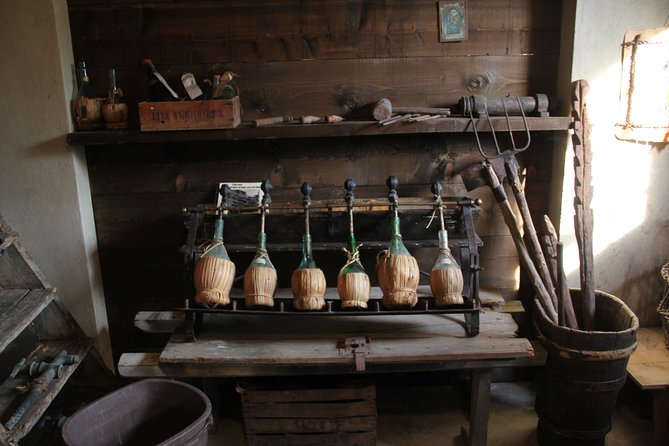 Wine and food tasting in an organic family winery - Vinsantaia and the historical cellar: the rooms behind Vin Santo