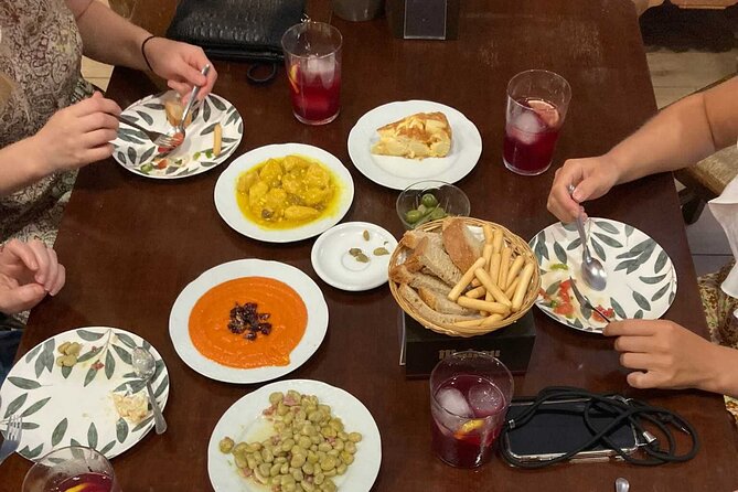 Wine and Tapas walking Tour in Malaga - The guide factor: named hosts and a friendly, fun tone