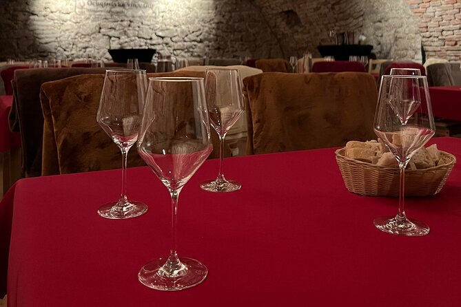 Wine Tasting IN THE DARK! - What you’re actually learning about Slovak wine in the dark