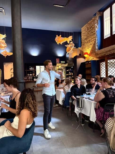 Wine Tasting with Professional Sommelier in centre Valencia - The aperitif and tapas setup: eat smart so the tasting sticks