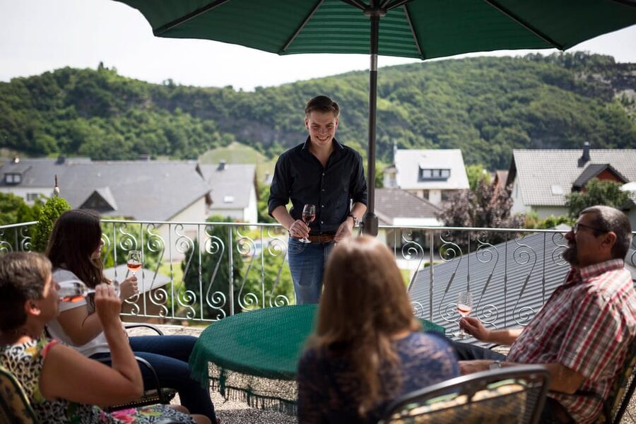 Winetasting with tour through the winery - Who should book this (and who should skip it)