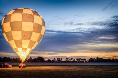 Yarra Valley sunrise balloon flight & champagne breakfast - Private Melbourne hotel pickup: less driving, more morning