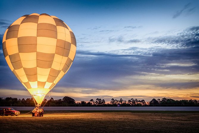 Yarra Valley sunrise balloon flight & champagne breakfast - Private Melbourne hotel pickup: less driving, more morning