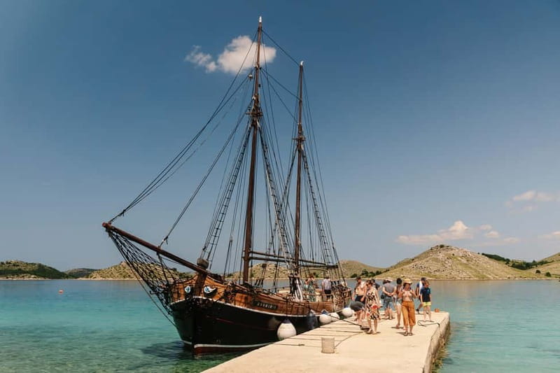 Zadar: Boat Tour with Unlimited Wine & 3 Stops - A 120-Year-Old Wooden Boat That Keeps the Pace Easy