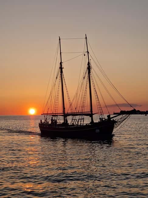 Zadar: Sunset Cruise on Traditional Boat with Wine - Unlimited wine, juice, and water: what you really get