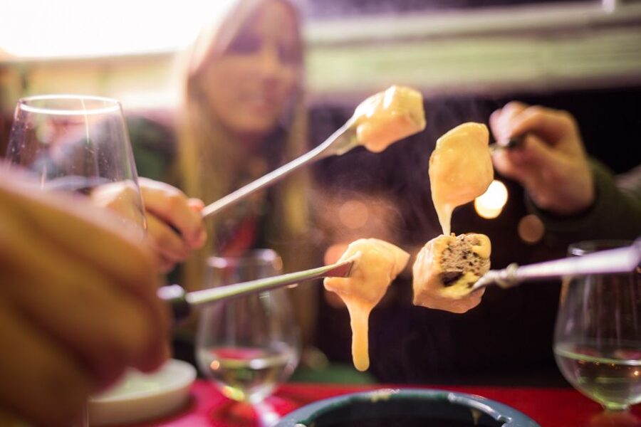 Zurich: Swiss Cheese Fondue & Wine e-Tuk-Tuk City Tour - Key reasons this Zurich fondue-and-tuk-tuk tour works